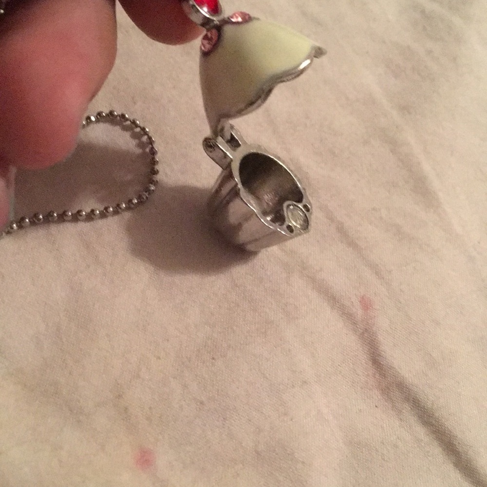 3 necklaces. - Picture 5 of 5